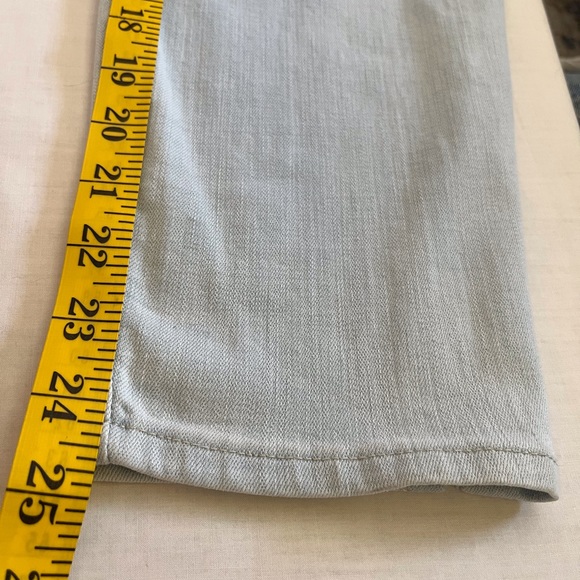Levis Classic Crop light wash jeans size 8 - Picture 4 of 15